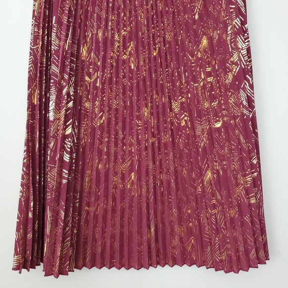 Lularoe Elegant Jill Metallic Pleated Skirt - Picture 11 of 15